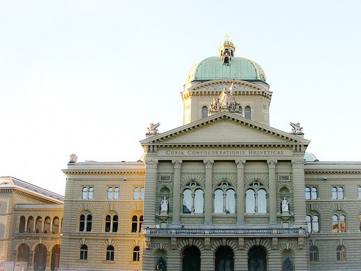 Im Schweizer Bundeshaus fällt die Entscheidung über die Anpassung an die MDR